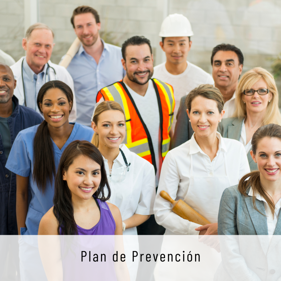 Grupo diverso de profesionales de la salud y la construcción con chaleco de seguridad.